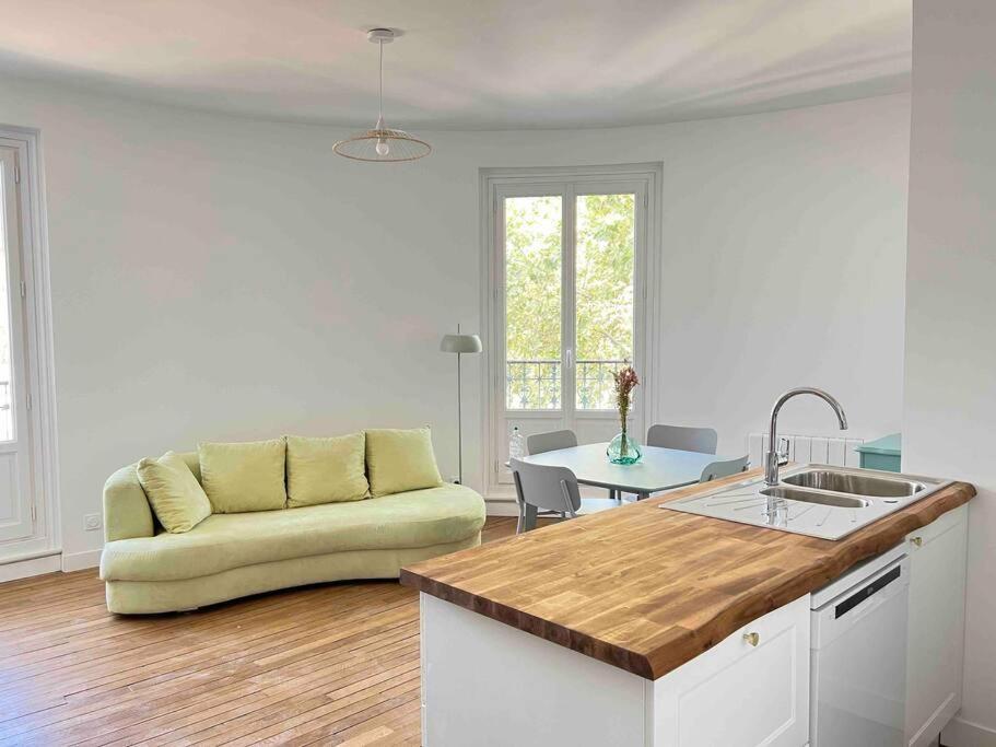 Appartement Lumineux: Central City Elegance with 3 Bedrooms Troyes Exterior photo