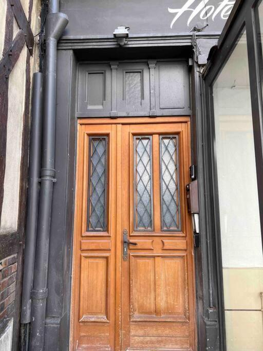 Appartement Lumineux: Central City Elegance with 3 Bedrooms Troyes Exterior photo