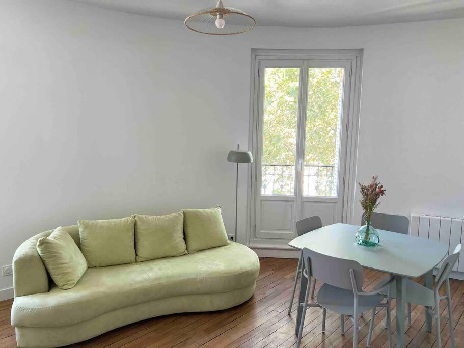 Appartement Lumineux: Central City Elegance with 3 Bedrooms Troyes Exterior photo