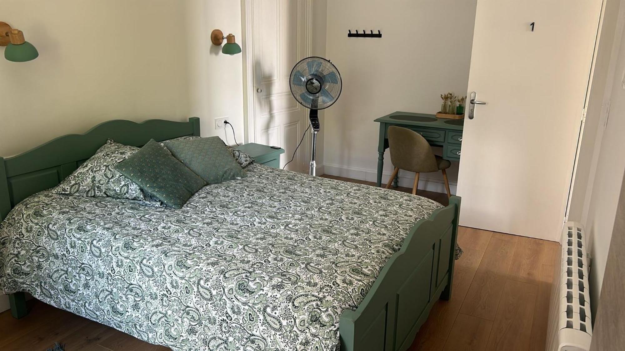 Appartement Lumineux: Central City Elegance with 3 Bedrooms Troyes Exterior photo